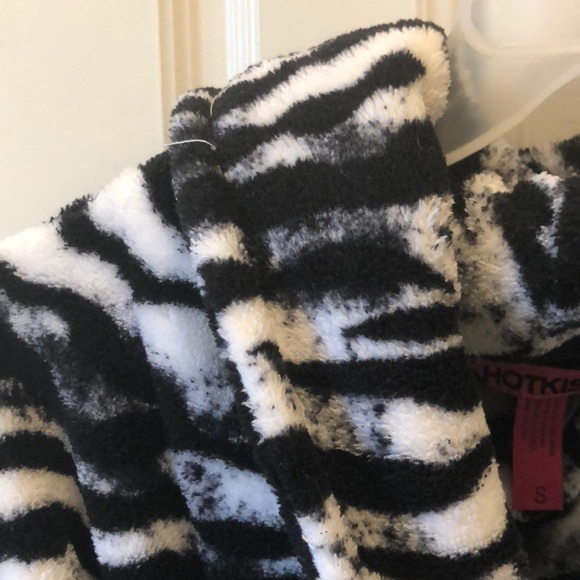 NWT robe - Picture 7 of 7